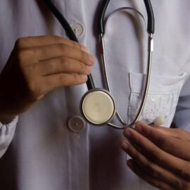 Clínico, neurologista ou cardiologista? Saiba qual médico procurar para cada sintoma